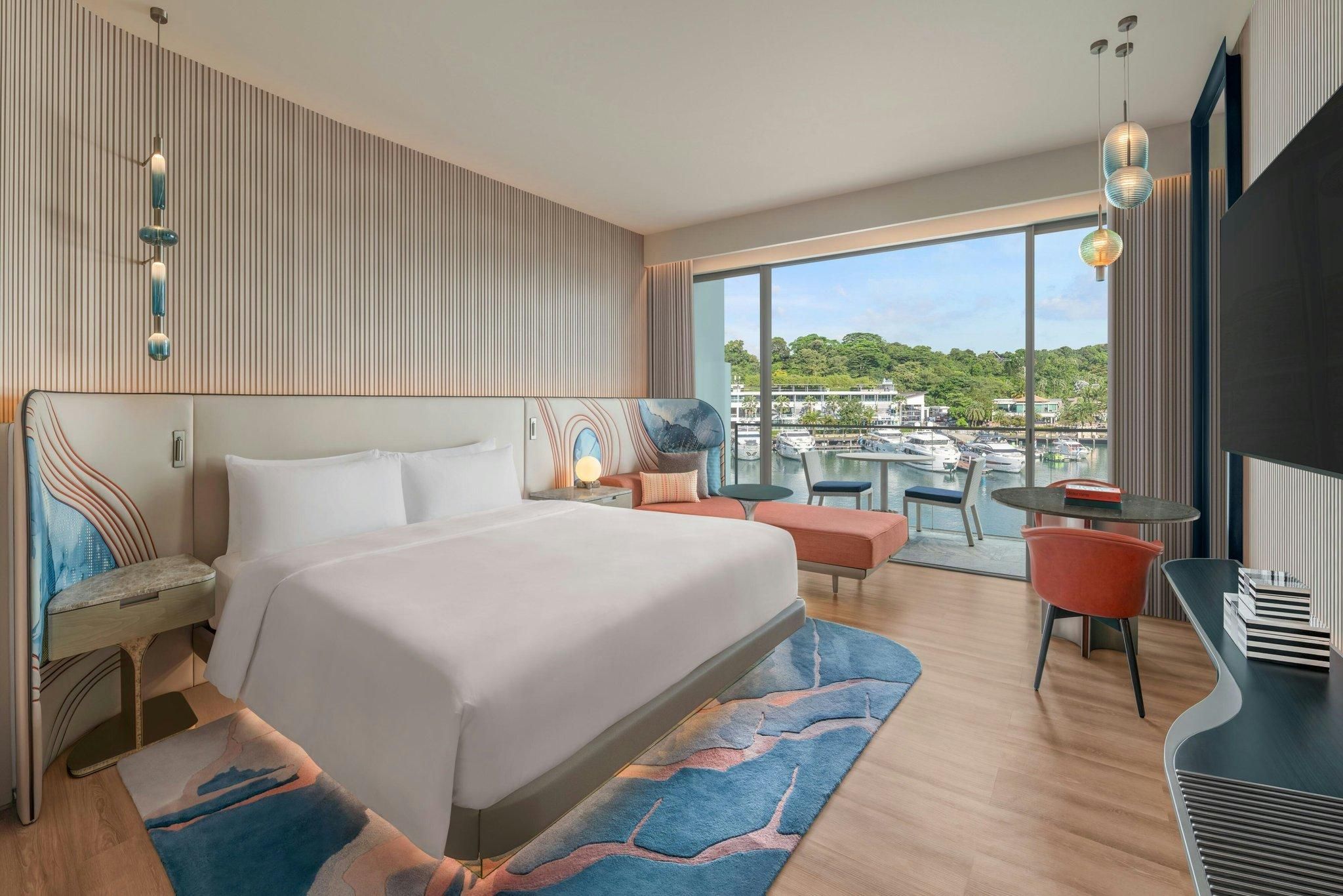 Premier, Guest room, 1 King Super, Sofa bed, Marina view, Balcony