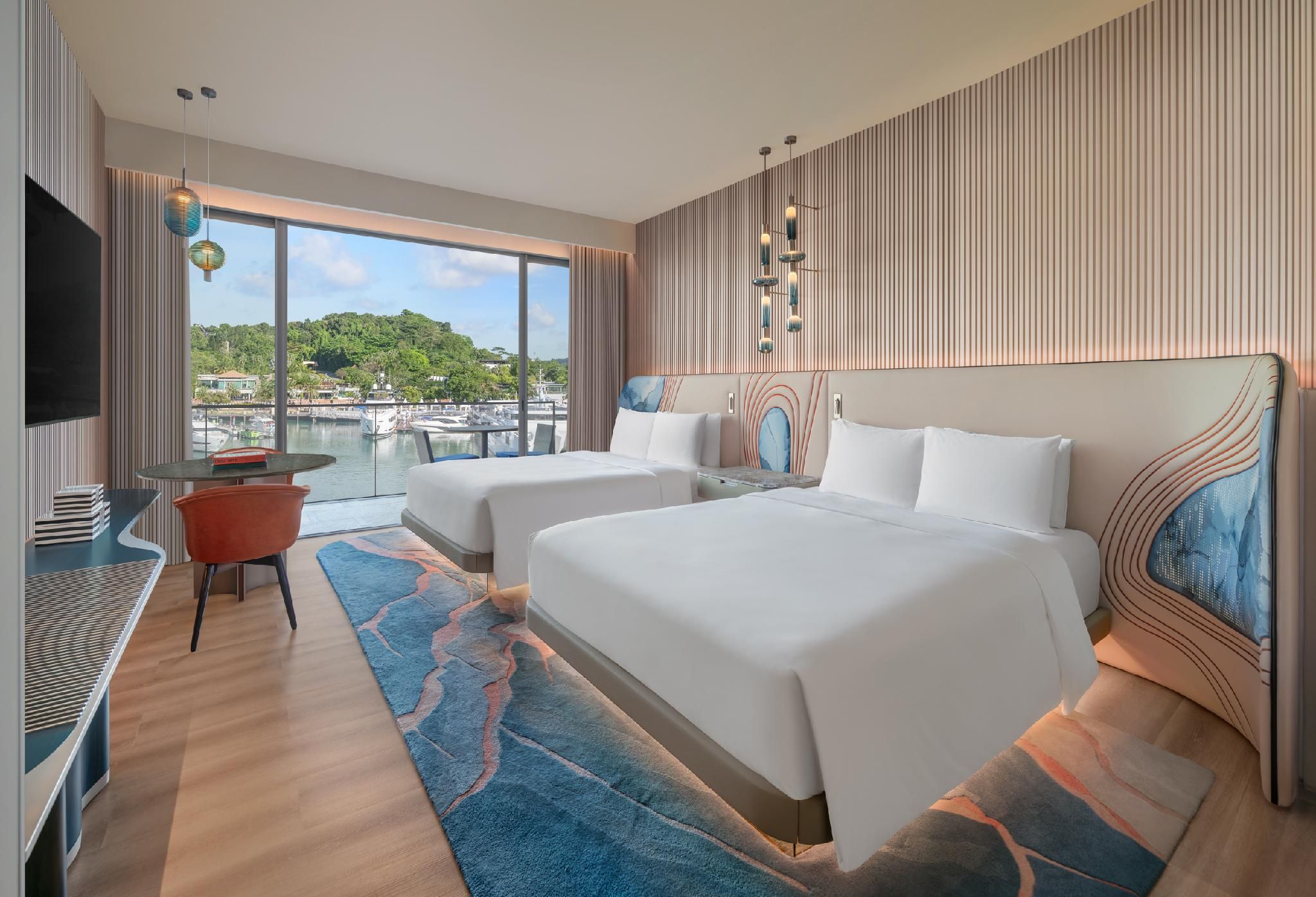 Premier Twin, Guest room, 2 Queen, Marina view, Balcony