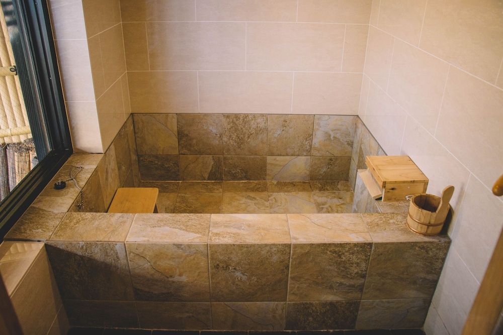 Deep Soaking Bathtub