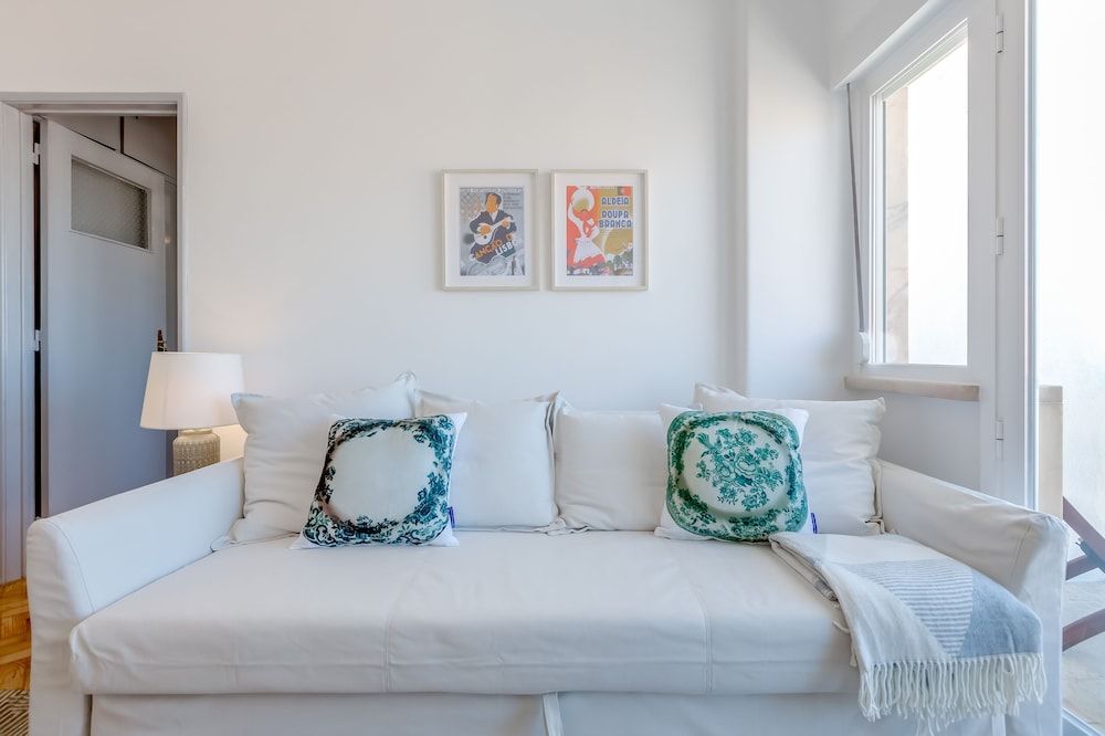 undefined Renovated Sunny Apartment with Balcony, By TimeCooler 6