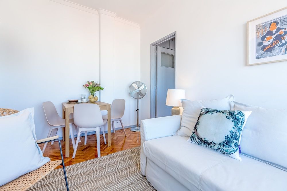 undefined Renovated Sunny Apartment with Balcony, By TimeCooler 5