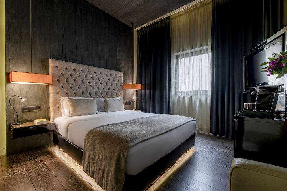undefined 9Hotel Mercy 4