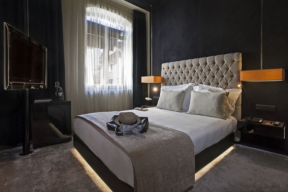 undefined 9Hotel Mercy 5