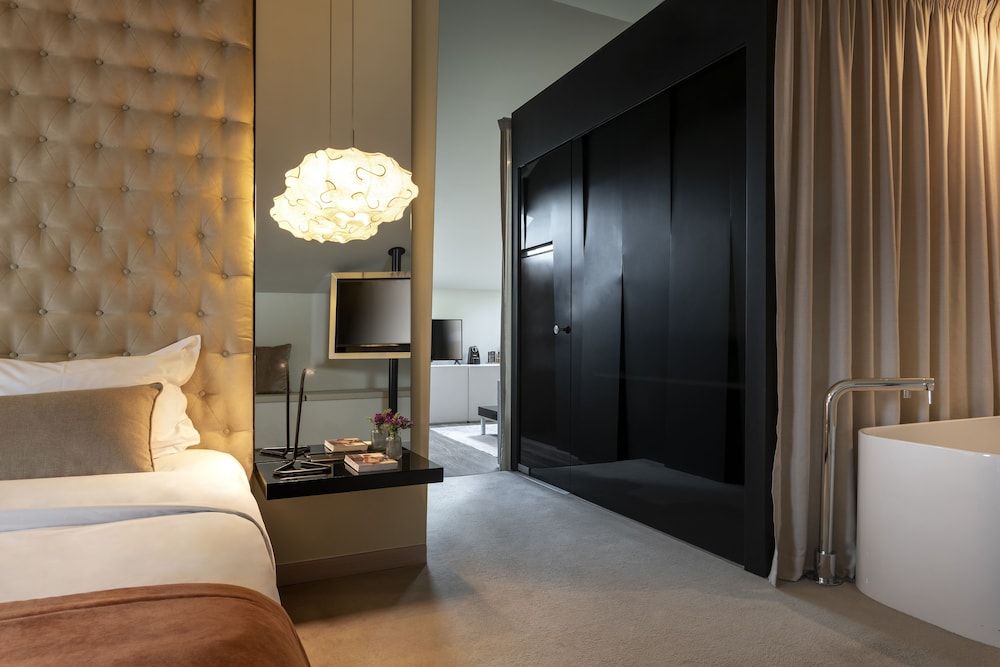 undefined 9Hotel Mercy 10