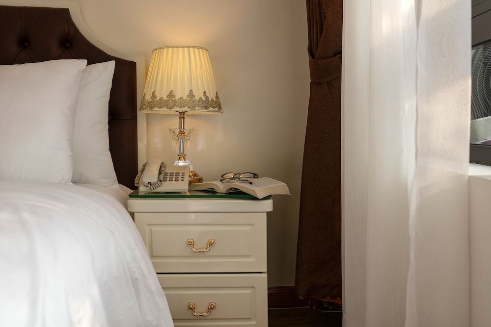 Trang Trang Luxury Hotel Executive Double Room, City View 4