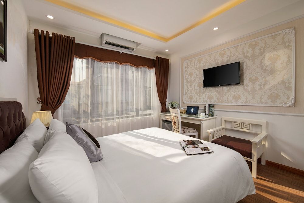 Trang Trang Luxury Hotel Executive Double Room, City View 2