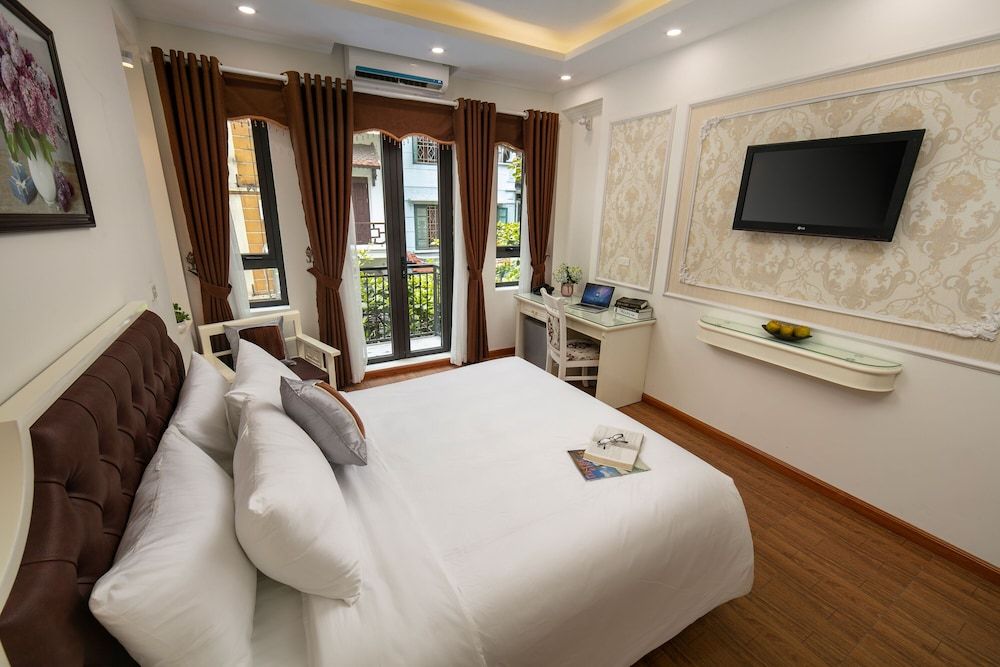 Trang Trang Luxury Hotel Junior Double Room, Balcony, City View 3