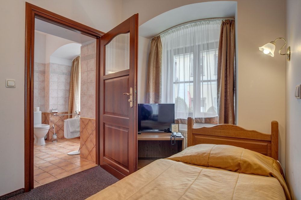 Hotel Książ Standard Single Room 5