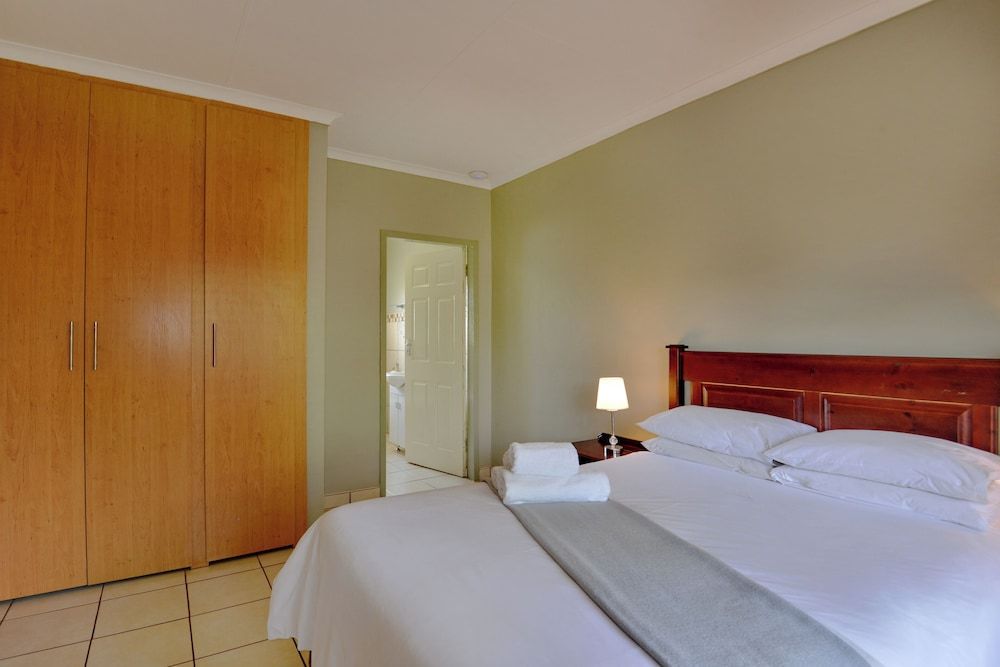 Sundown Country Estate Executive Chalet 2