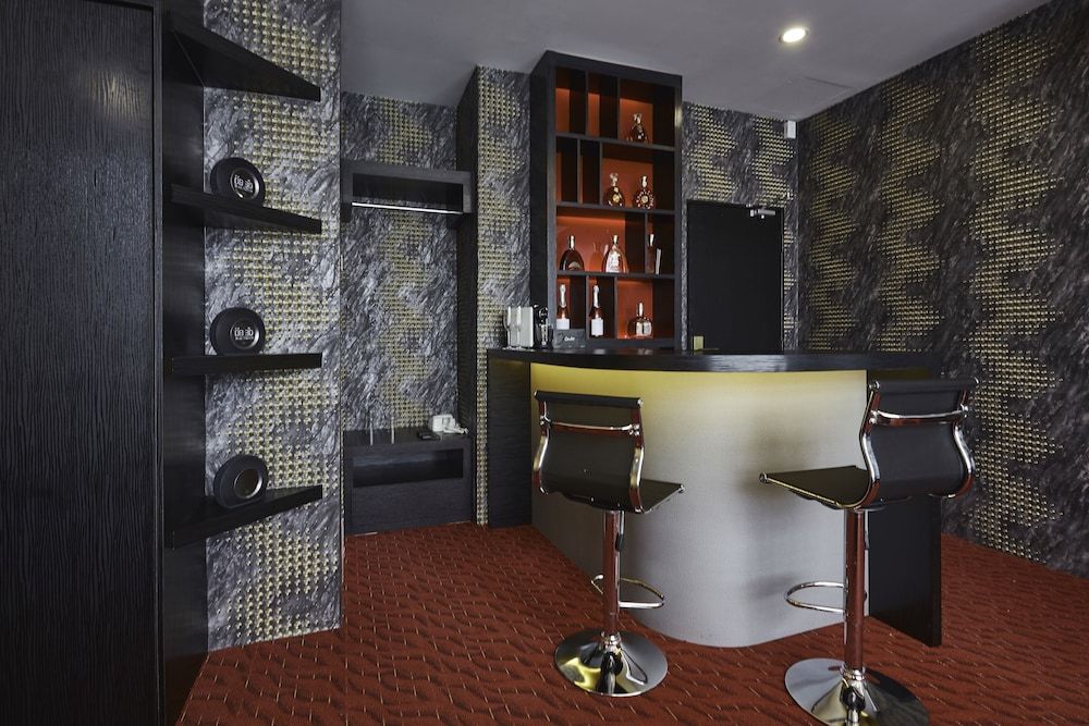 Dream Luxury Hotel Business Suite 4