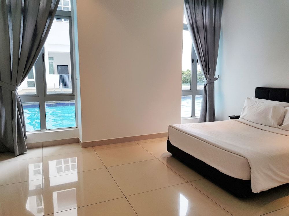 Executive 3 Bedroom With Private Pool A