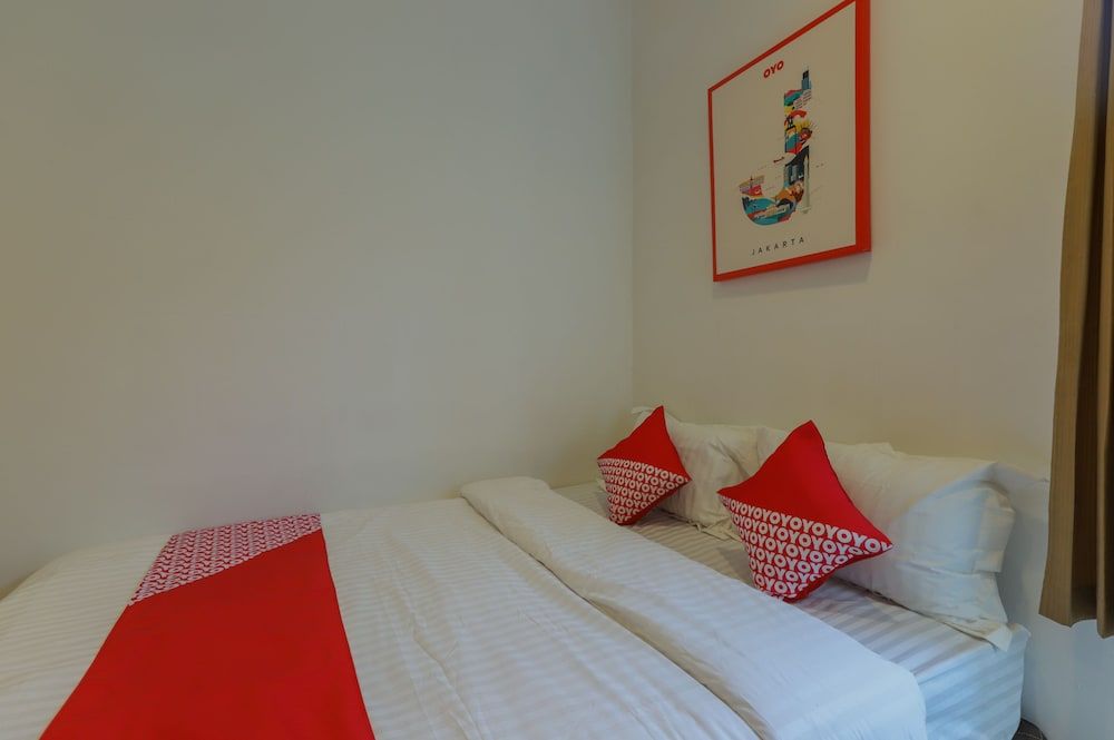 Super OYO 866 Idola Residence Standard Double Room 5