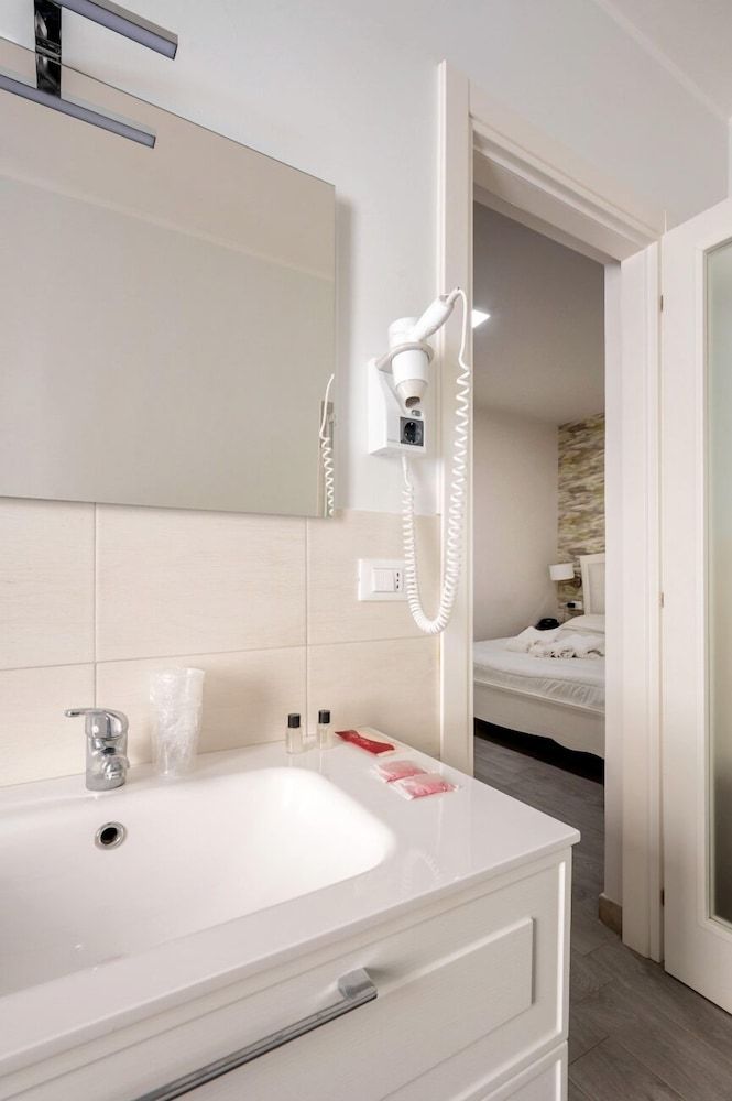 Porta Nazionale Dependance Economy Double or Twin Room 4