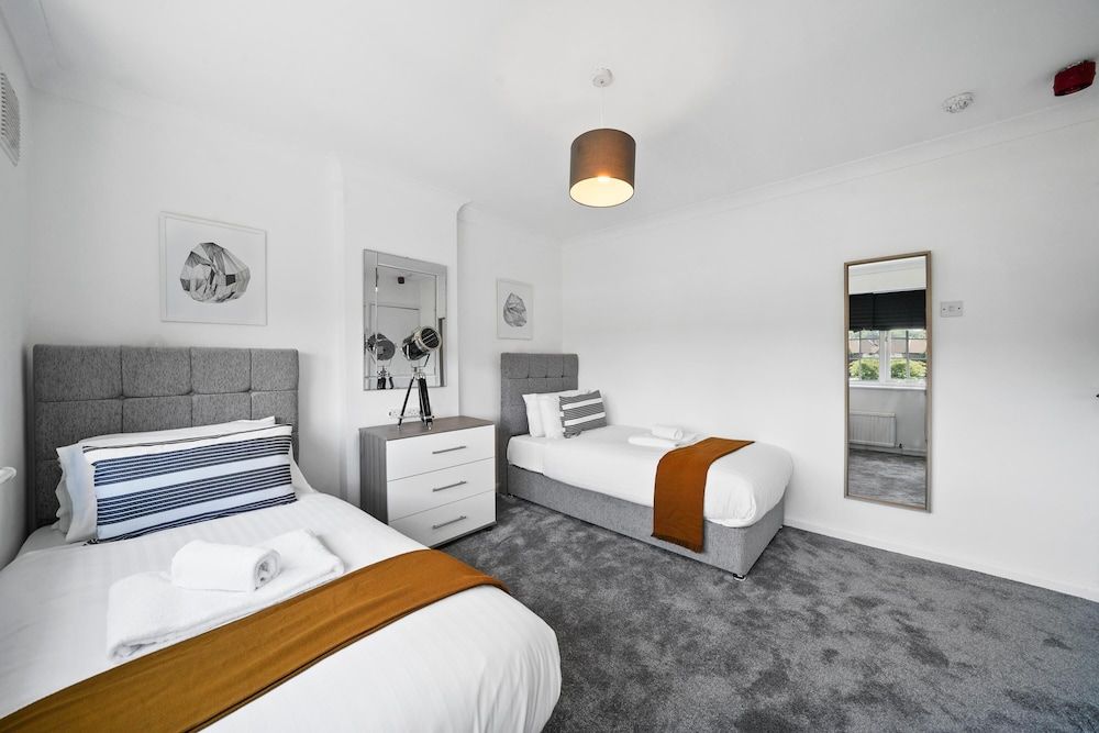 undefined Hillary Serviced House 3