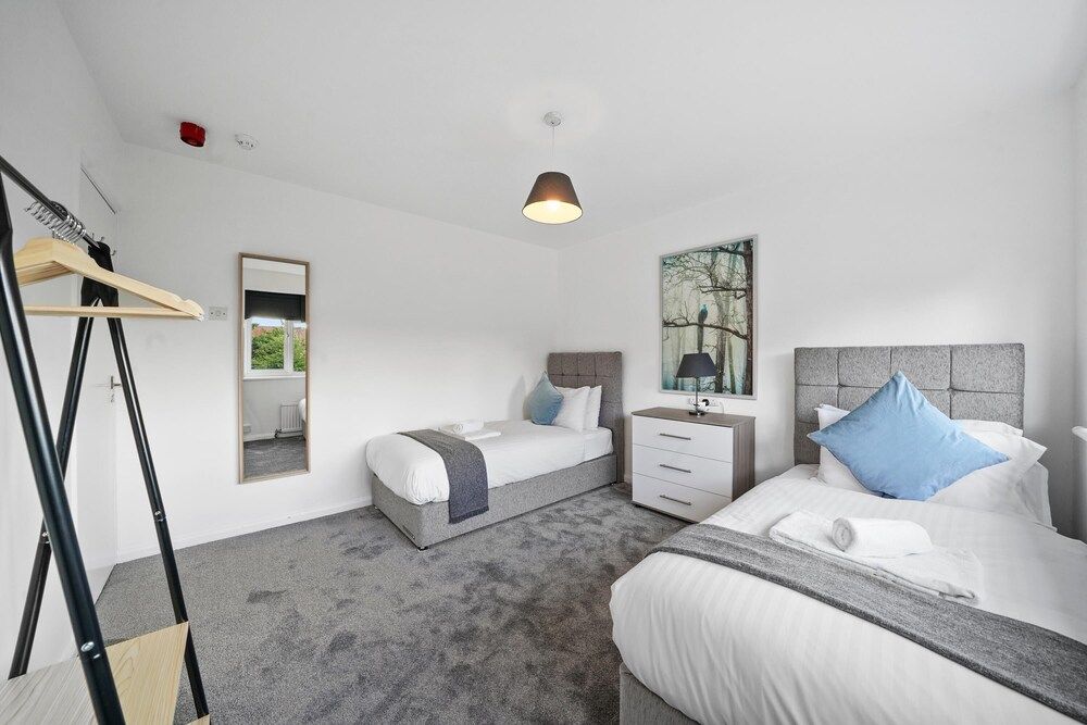 undefined Hillary Serviced House 4