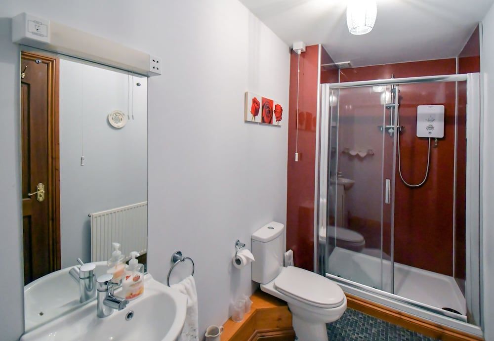 Erris Villa Double Room (Private Bathroom) 4