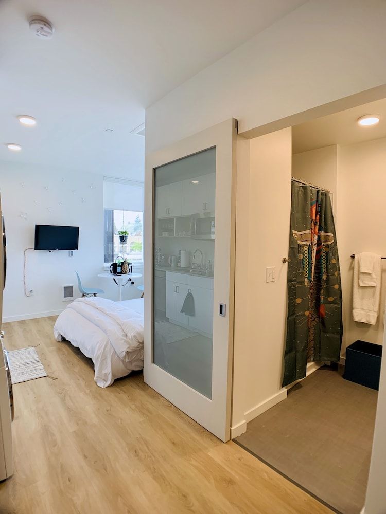 undefined Modern Roosevelt Urban Studio 6