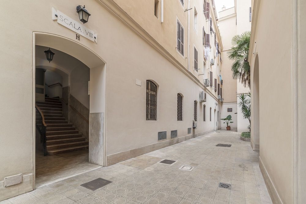 undefined Roman Experience Testaccio Flat 5