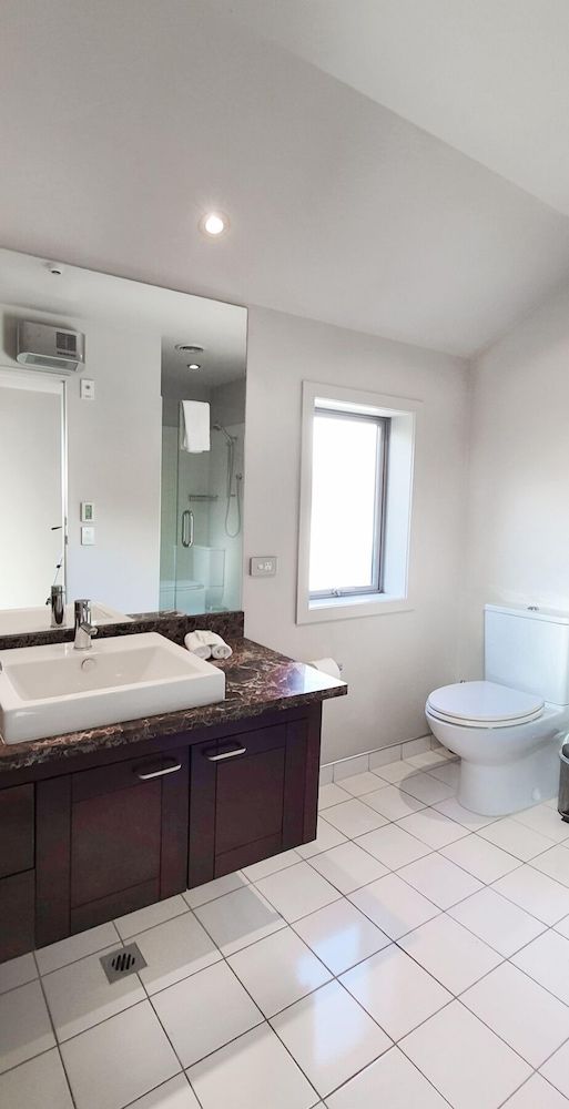 Lakefront Living - 4 Bedrm Apartmt Alpine Village Private 4 Bedroom Apartment 16