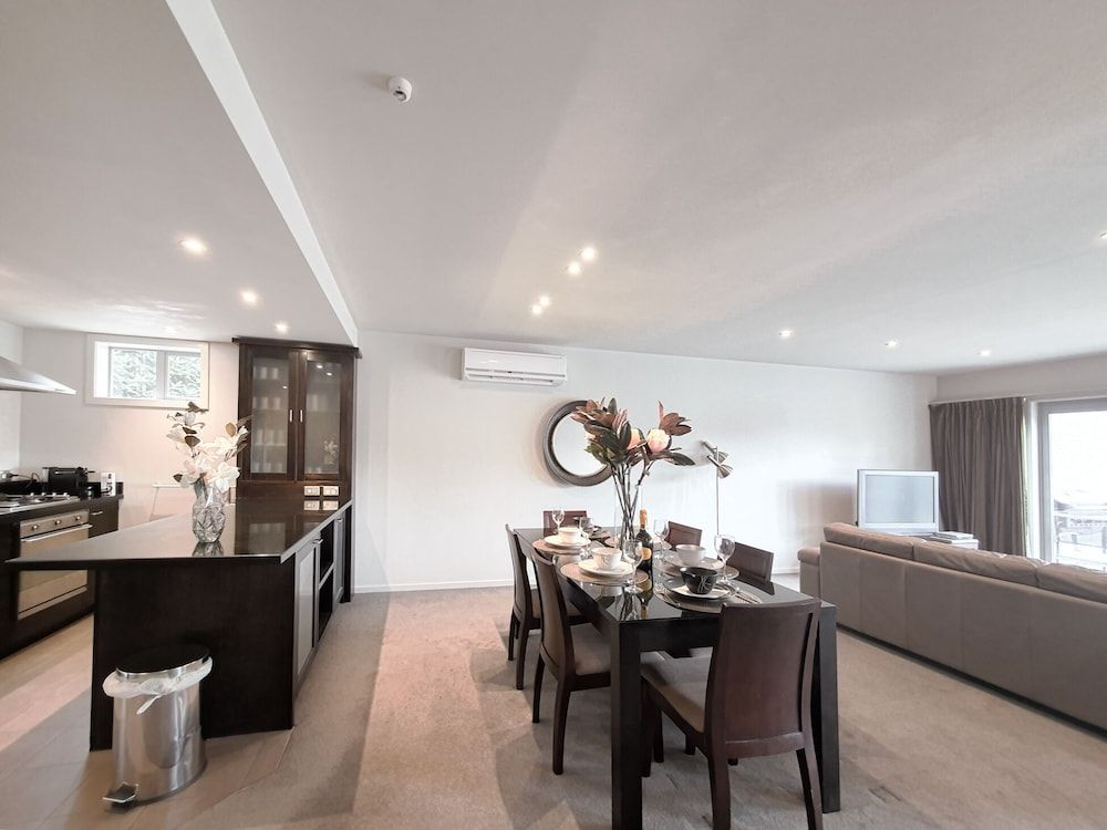 Lakefront Living - 4 Bedrm Apartmt Alpine Village Private 4 Bedroom Apartment 10