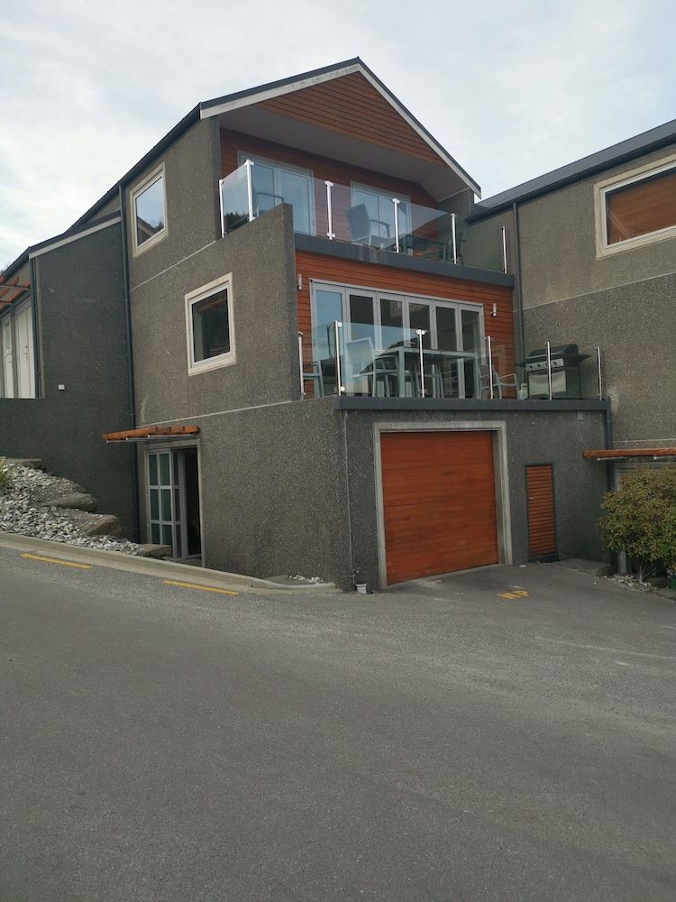 undefined Lakefront Living - 4 Bedrm Apartmt Alpine Village 2