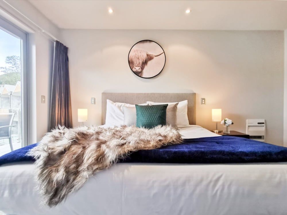 undefined Lakefront Living - 4 Bedrm Apartmt Alpine Village 8