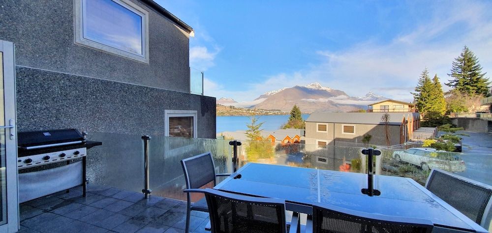 Lakefront Living - 4 Bedrm Apartmt Alpine Village Private 4 Bedroom Apartment 14