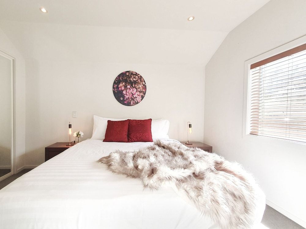 undefined Lakefront Living - 4 Bedrm Apartmt Alpine Village