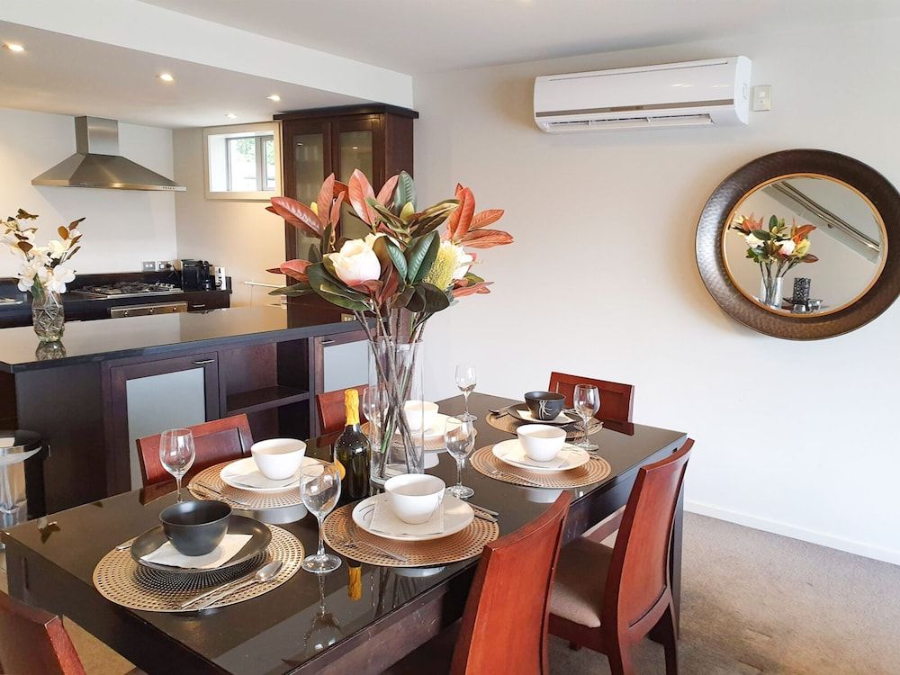 undefined Lakefront Living - 4 Bedrm Apartmt Alpine Village 9