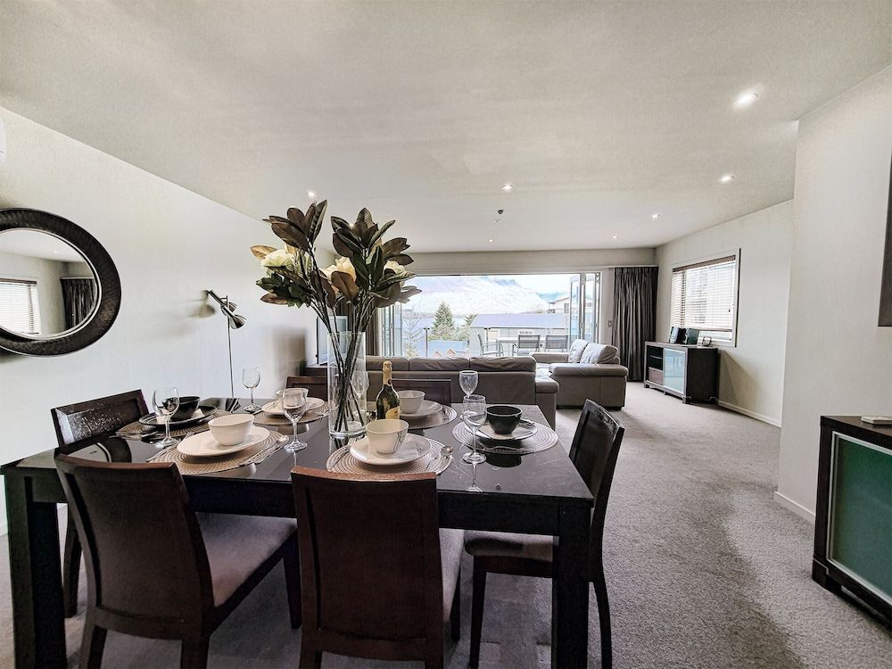 undefined Lakefront Living - 4 Bedrm Apartmt Alpine Village 10