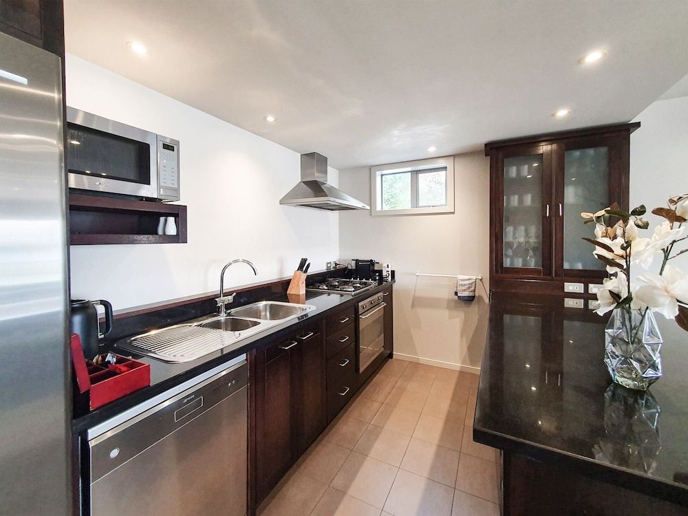 Lakefront Living - 4 Bedrm Apartmt Alpine Village Private 4 Bedroom Apartment 11