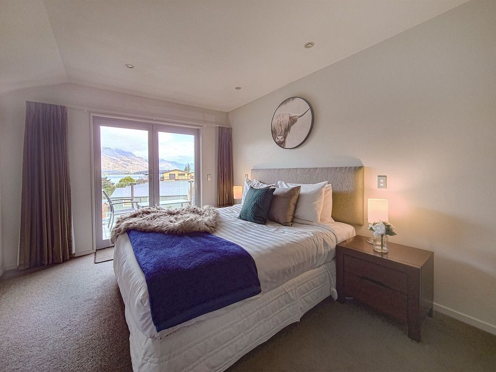 undefined Lakefront Living - 4 Bedrm Apartmt Alpine Village 5