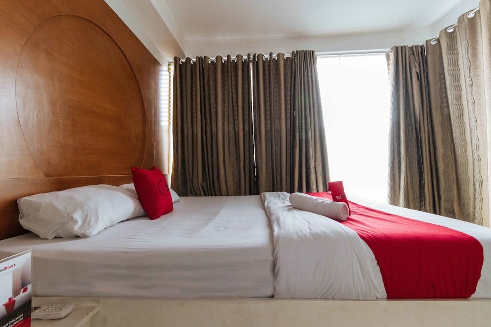 RedDoorz near Bambang Station Double Room 2