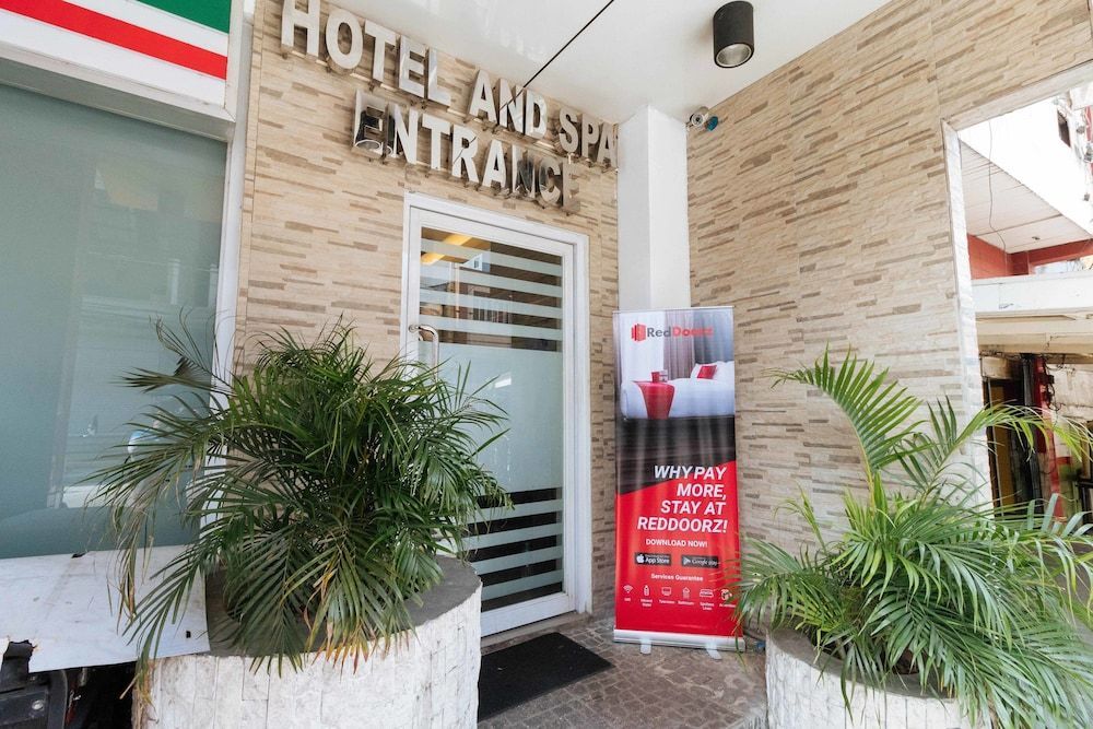 undefined RedDoorz near Bambang Station 3