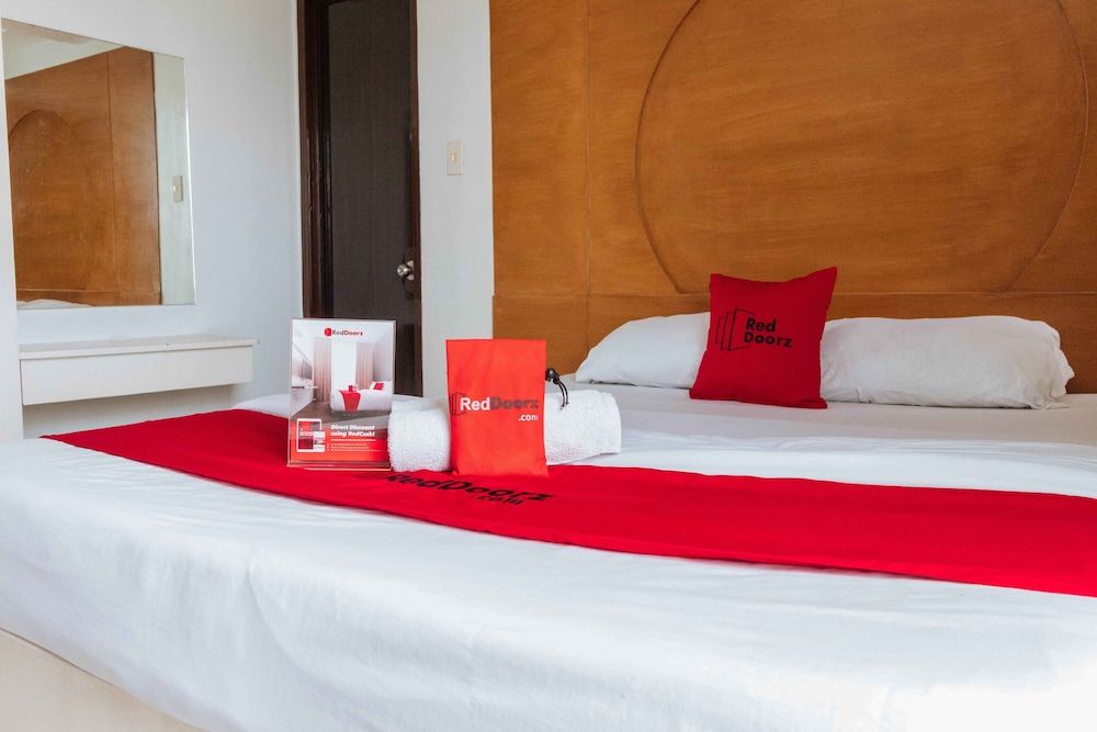 RedDoorz near Bambang Station Double Room 4