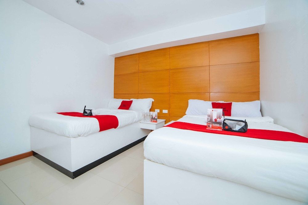 RedDoorz near Bambang Station Family Studio 5