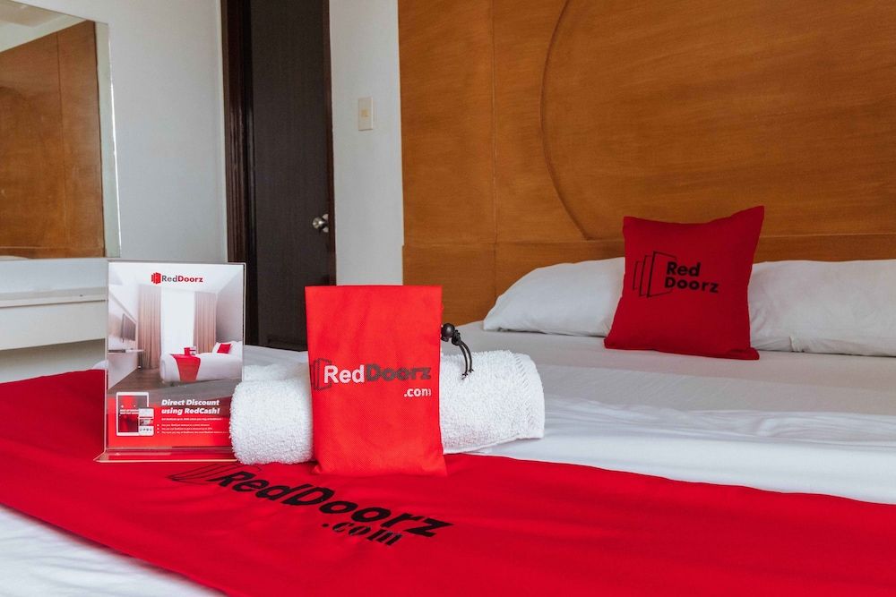 RedDoorz near Bambang Station Double Room 3