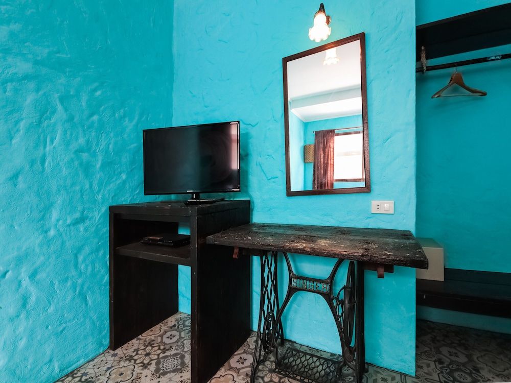 OYO 1103 Pirates House Hotel Standard Double Room 5