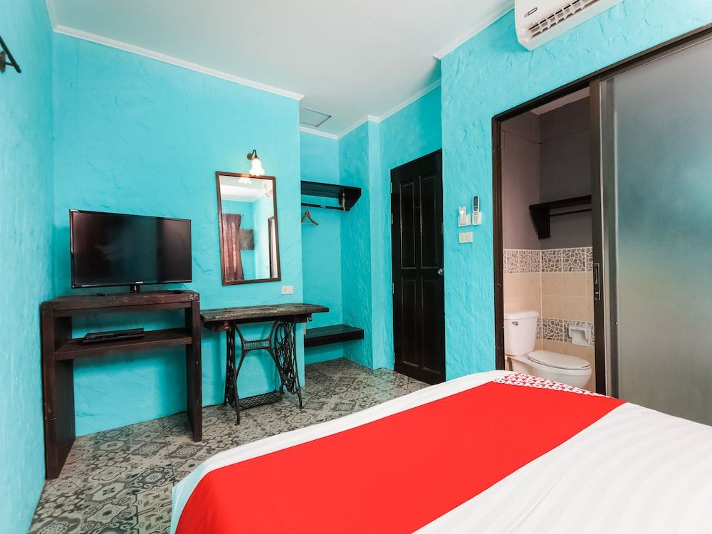 OYO 1103 Pirates House Hotel Standard Double Room 6