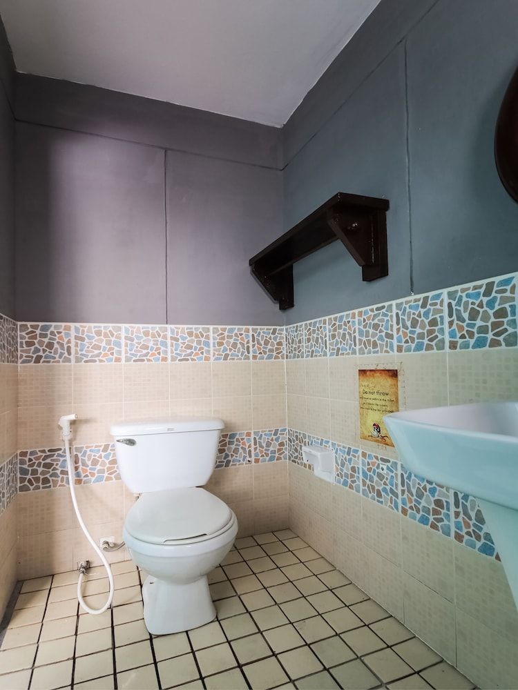 OYO 1103 Pirates House Hotel Standard Double Room 8