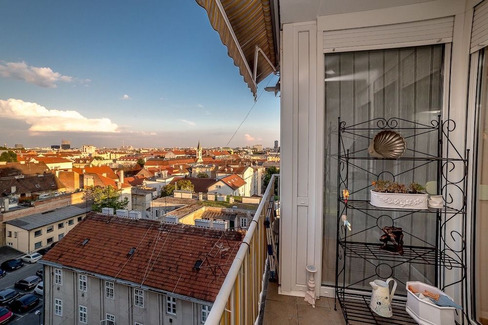 Art Deco Apartment Apartment, Balcony, City View 16