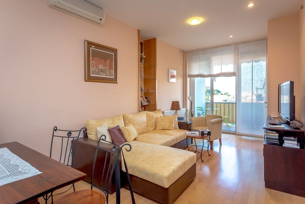 undefined Art Deco Apartment 9