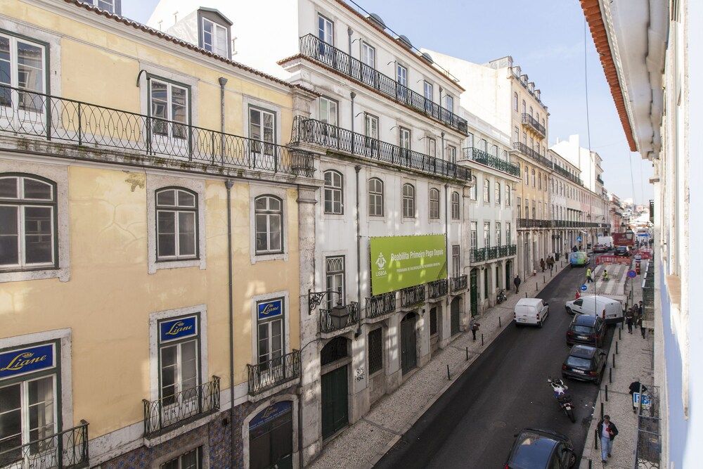 undefined JOIVY Elegant 3BR Apt w/terrace in Baixa, 3mins to Lisbon Cathedral 3