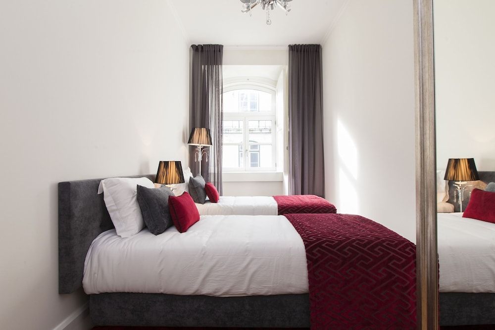 undefined JOIVY Elegant 3BR Apt w/terrace in Baixa, 3mins to Lisbon Cathedral 9