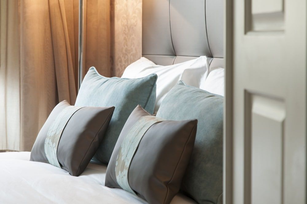 JOIVY Elegant 3BR Apt w/terrace in Baixa, 3mins to Lisbon Cathedral Apartment (3 Bedrooms) 5