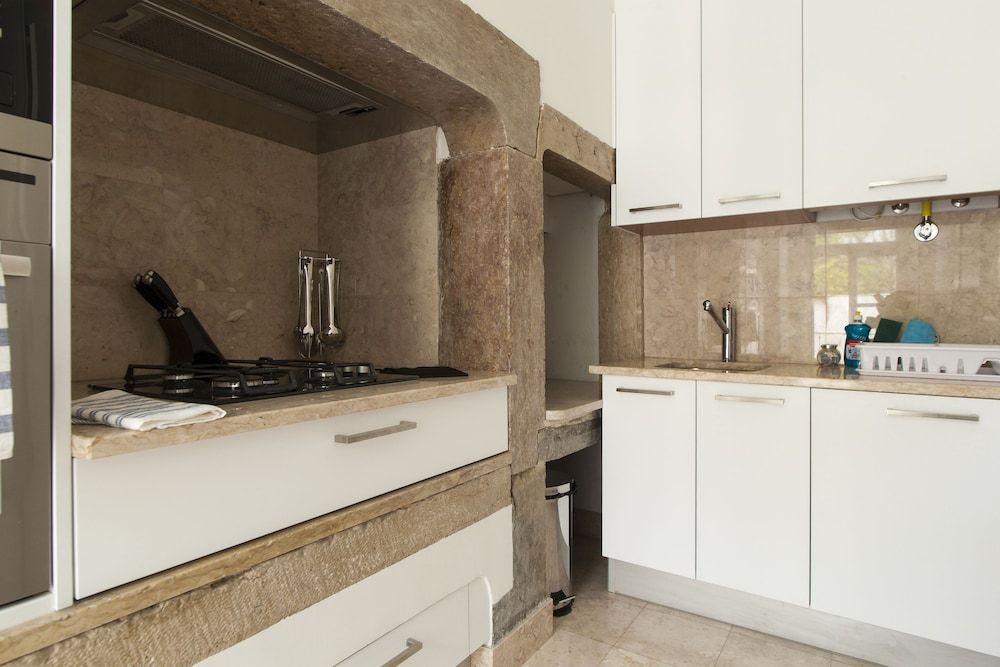 undefined JOIVY Elegant 3BR Apt w/terrace in Baixa, 3mins to Lisbon Cathedral 6