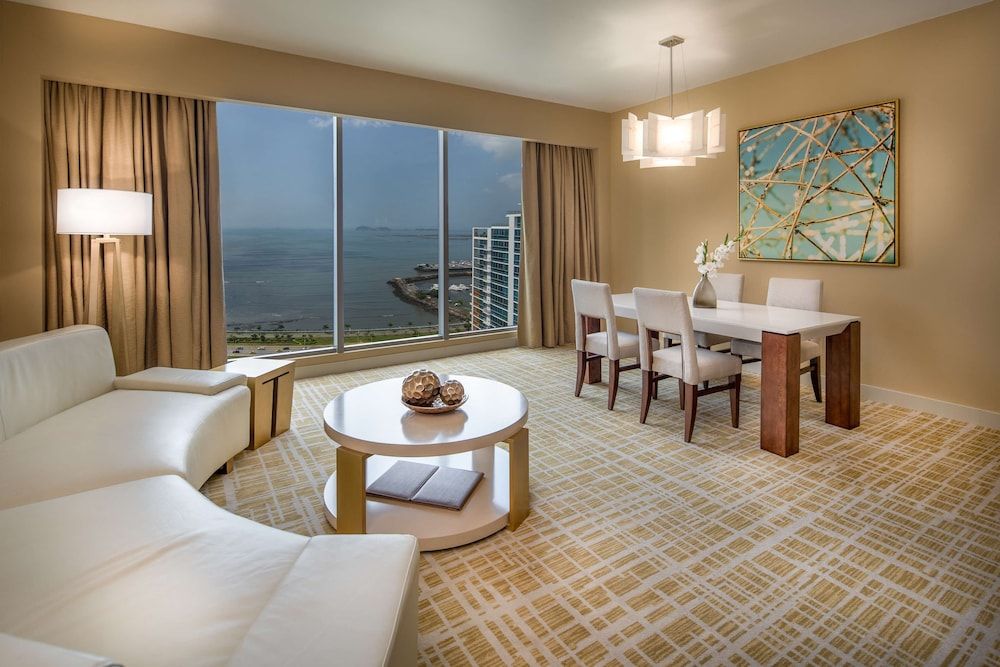 Studio Suite, 1 King Bed, Non Smoking, Ocean View