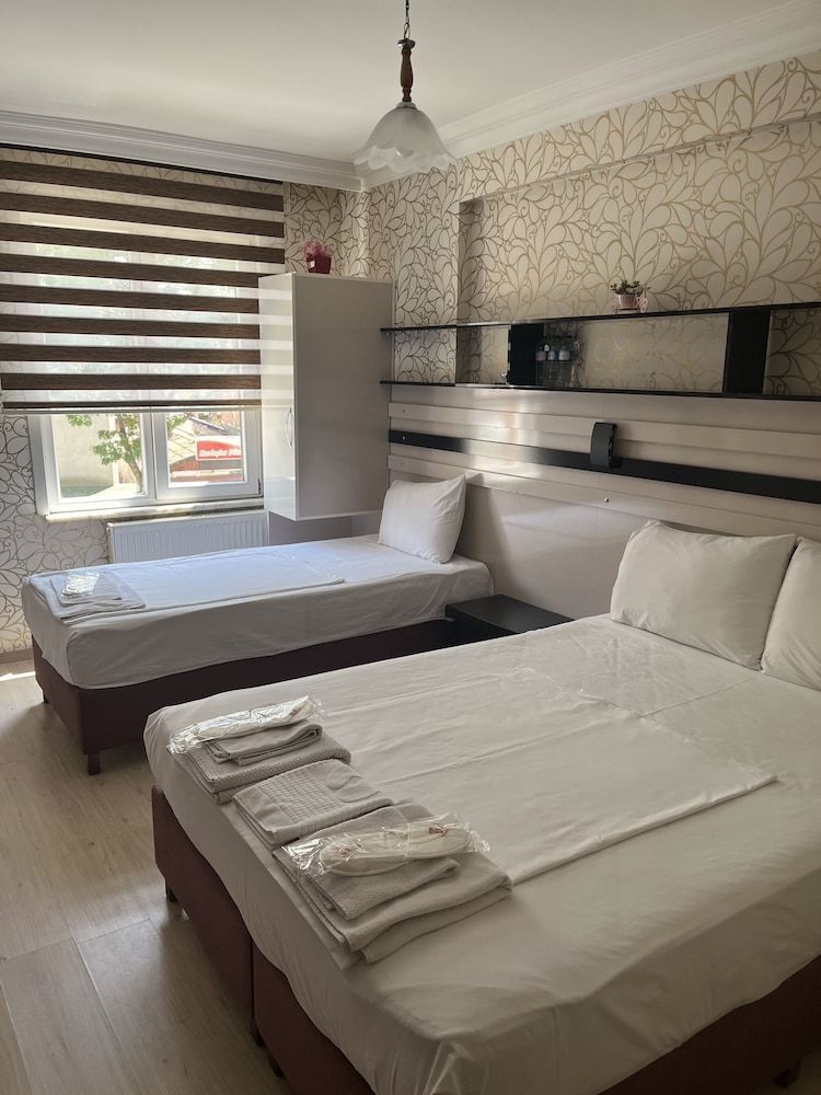 BALKAN PALACE EDIRNE Standard Triple Room 8