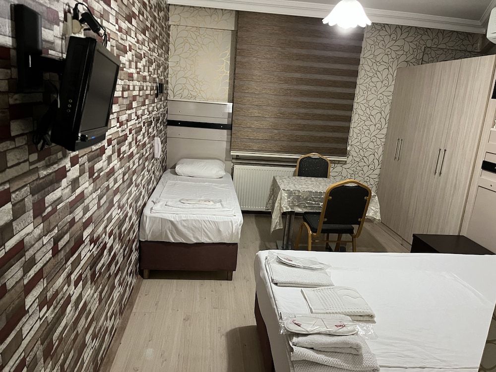 BALKAN PALACE EDIRNE Standard Triple Room 2