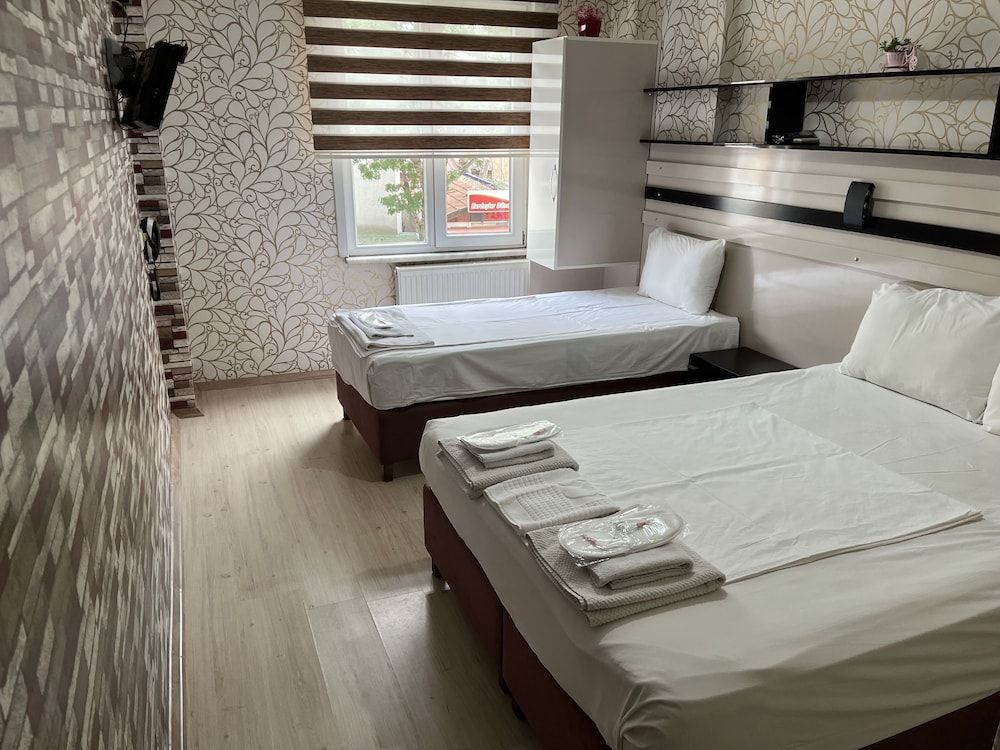 BALKAN PALACE EDIRNE Standard Triple Room 4